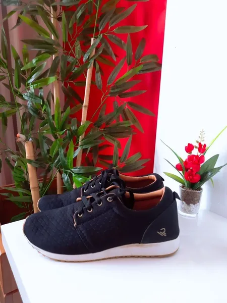 tênis feminino preto com branco