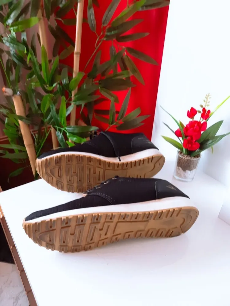 tênis feminino preto com branco