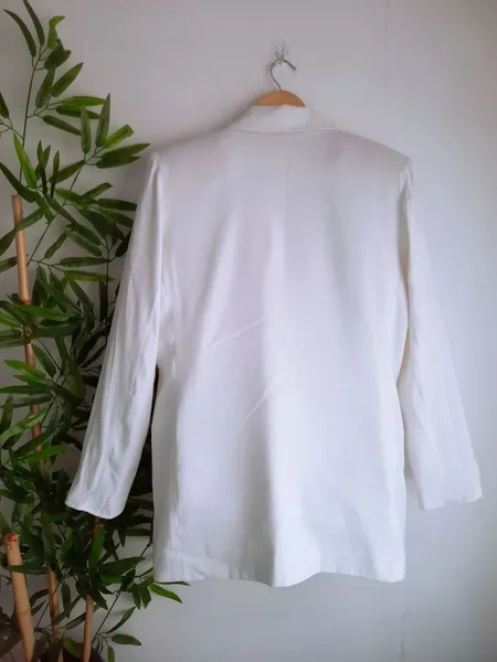blazer alfaiataria social branco estruturado com brasão