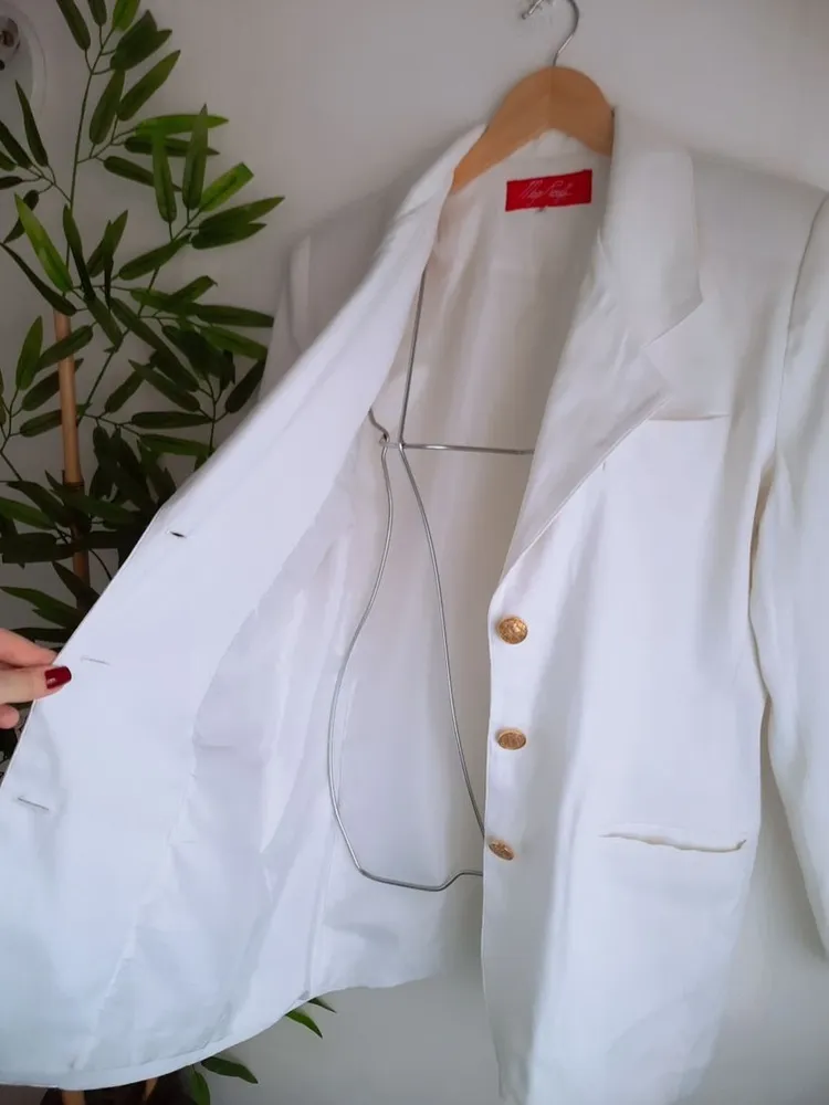blazer alfaiataria social branco estruturado com brasão