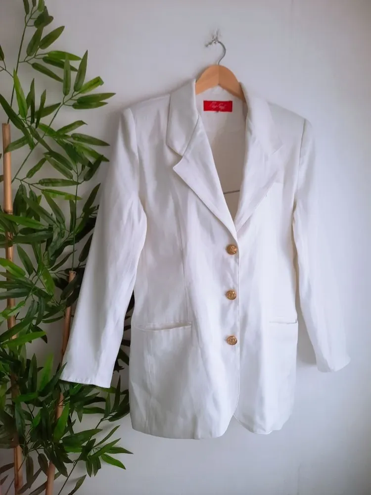 blazer alfaiataria social branco estruturado com brasão