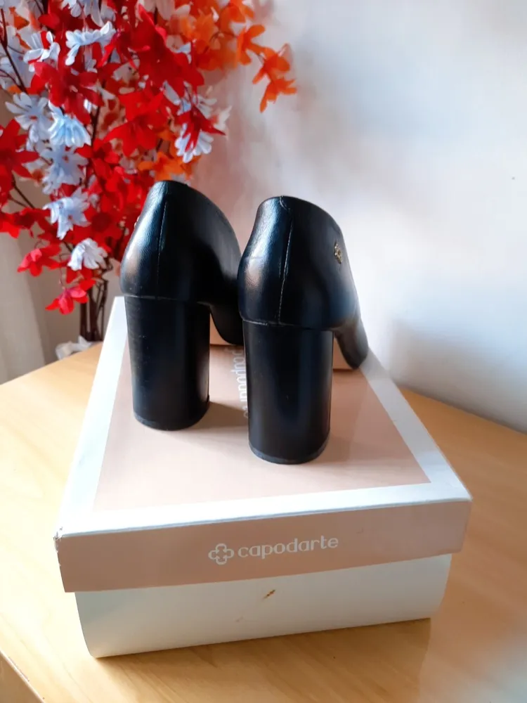 sapato scarpin em couro preto capodarte 36