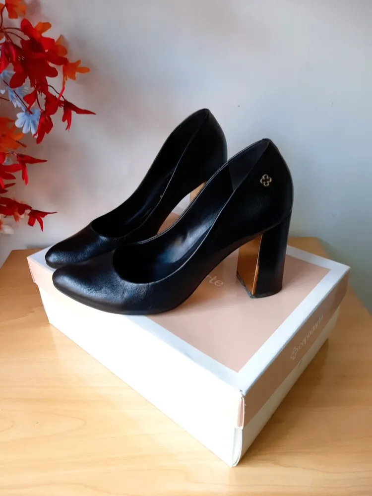 sapato scarpin em couro preto capodarte 36