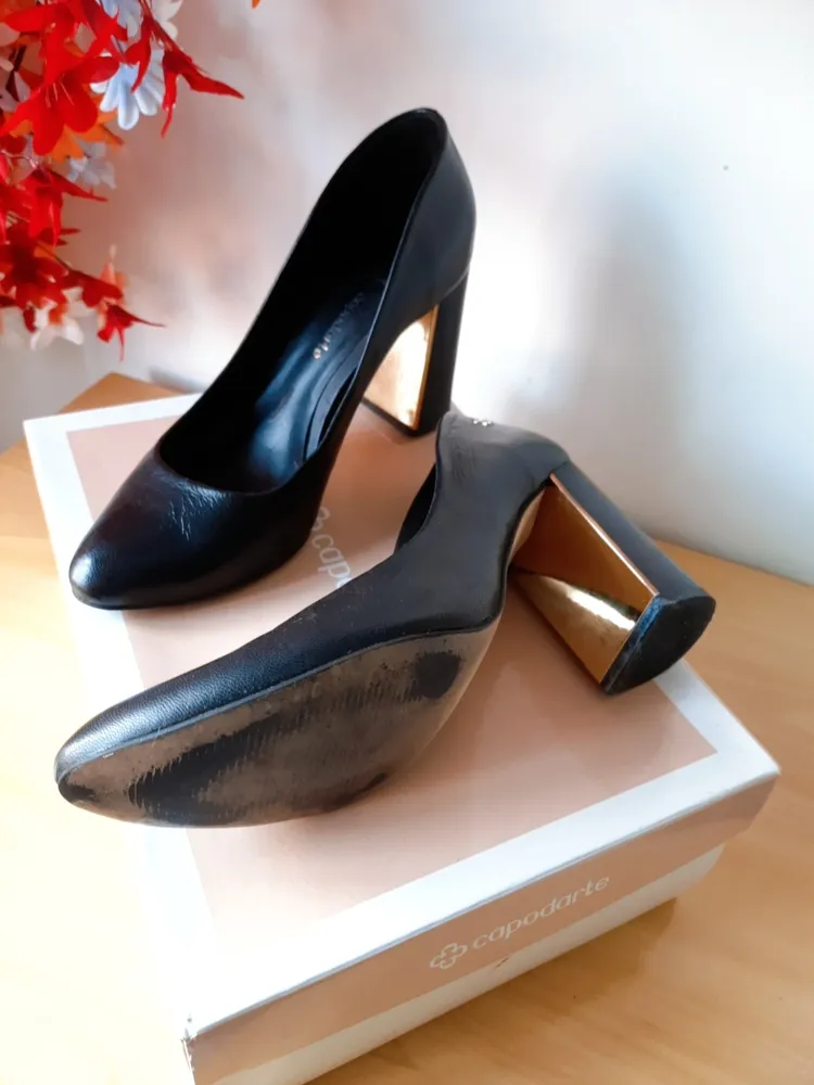 sapato scarpin em couro preto capodarte 36