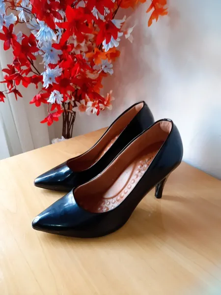 sapato scarpin preto em verniz mr cat