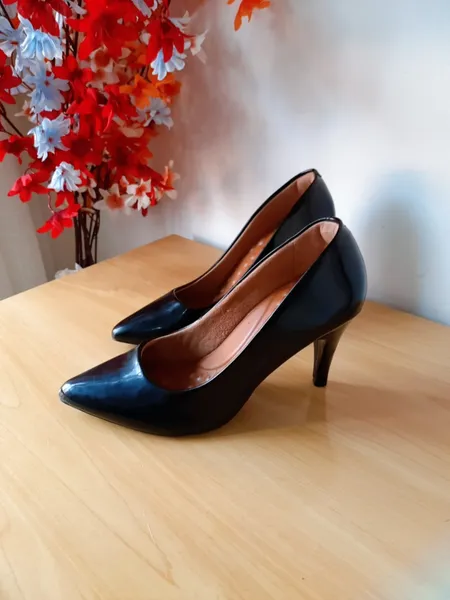 sapato scarpin preto em verniz mr cat