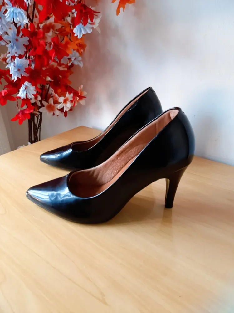 sapato scarpin preto em verniz mr cat