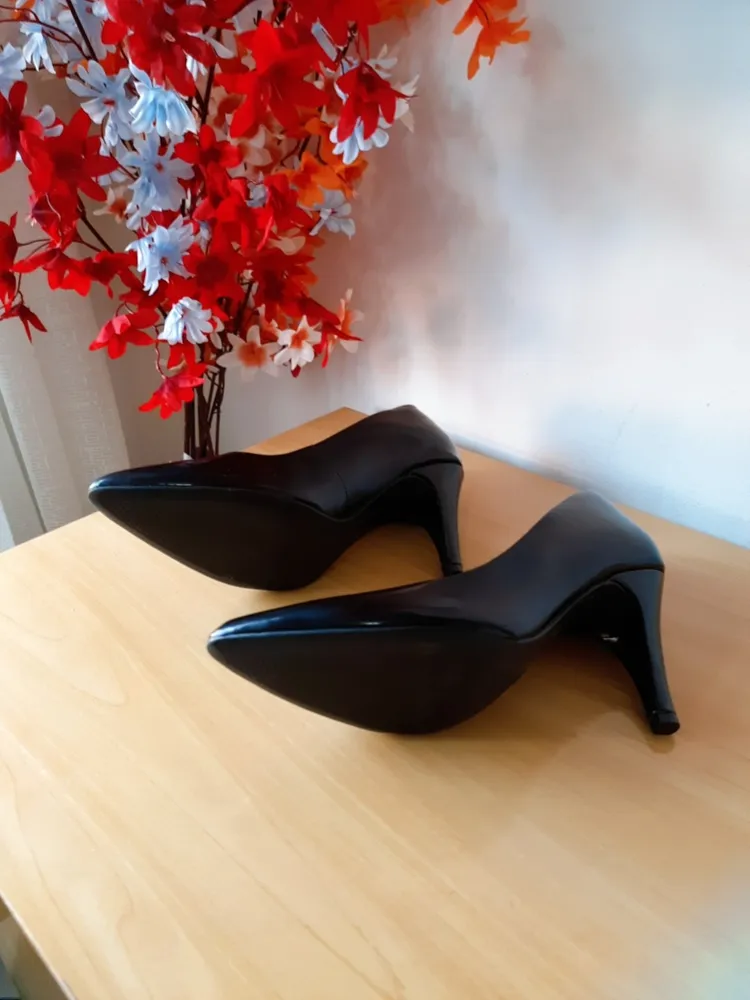 sapato scarpin preto em verniz mr cat