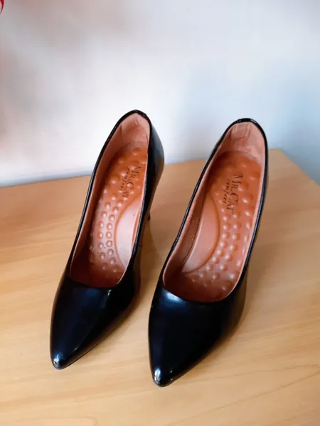 sapato scarpin preto em verniz mr cat