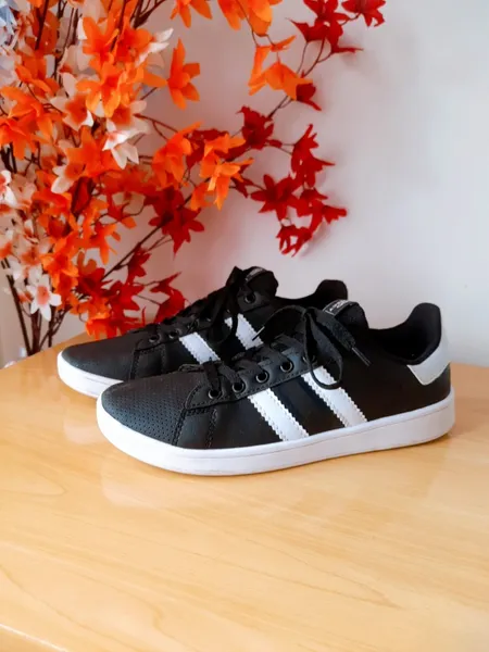 tênis vasncy preto com branco listrado clover streetwear