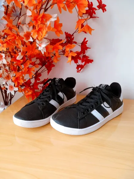 tênis vasncy preto com branco listrado clover streetwear