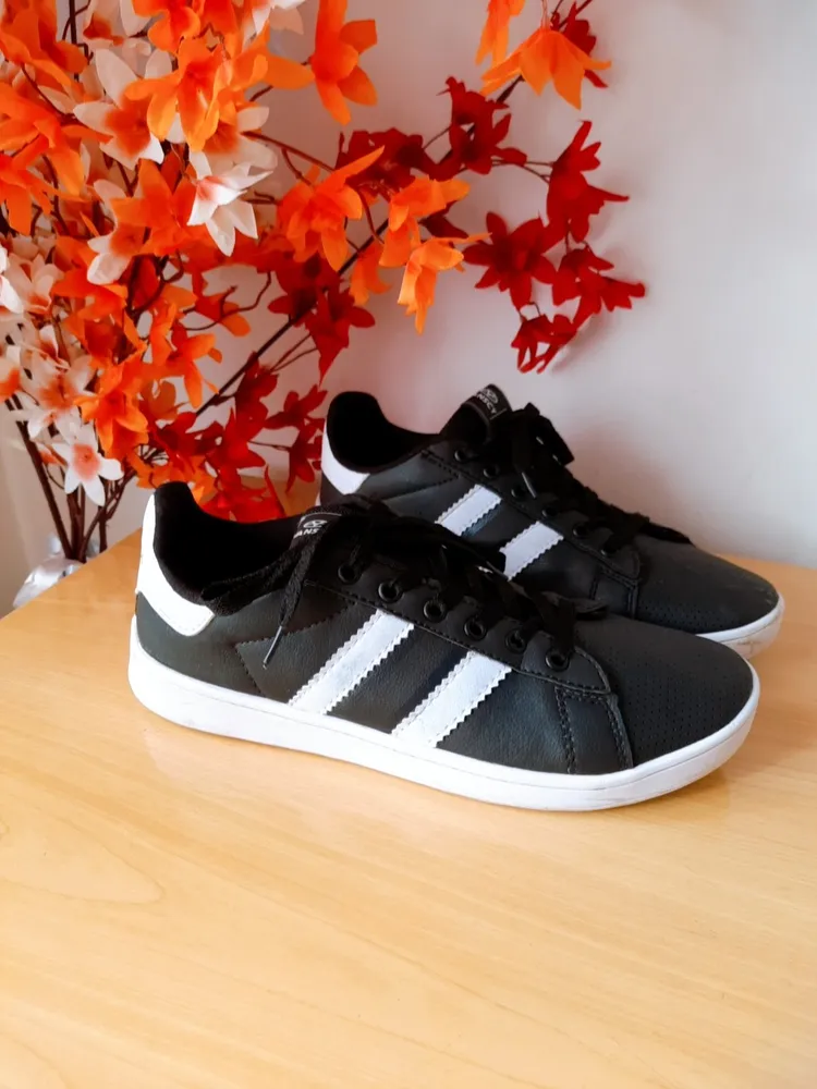tênis vasncy preto com branco listrado clover streetwear