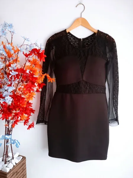 vestido preto com tule e renda m