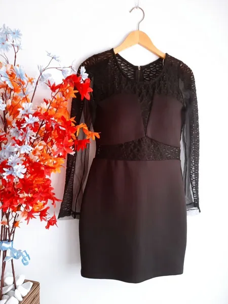 vestido preto com tule e renda m
