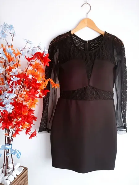 vestido preto com tule e renda m