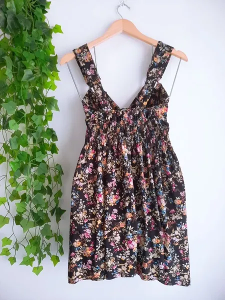 vestido curto floral preto p