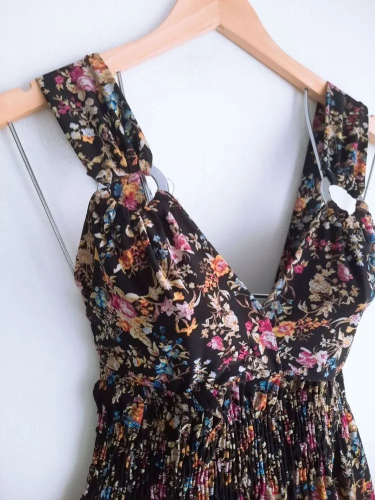 vestido curto floral preto p