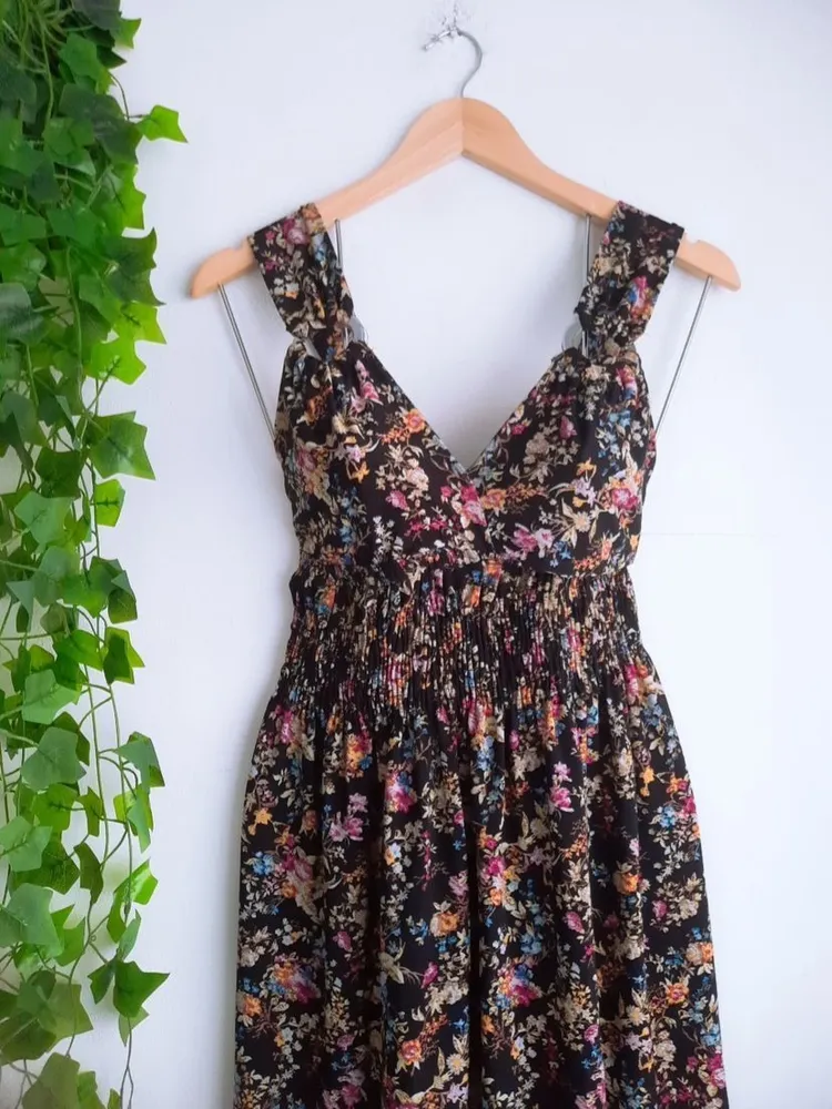 vestido curto floral preto p