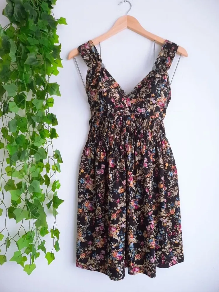 vestido curto floral preto p