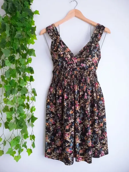 vestido curto floral preto p