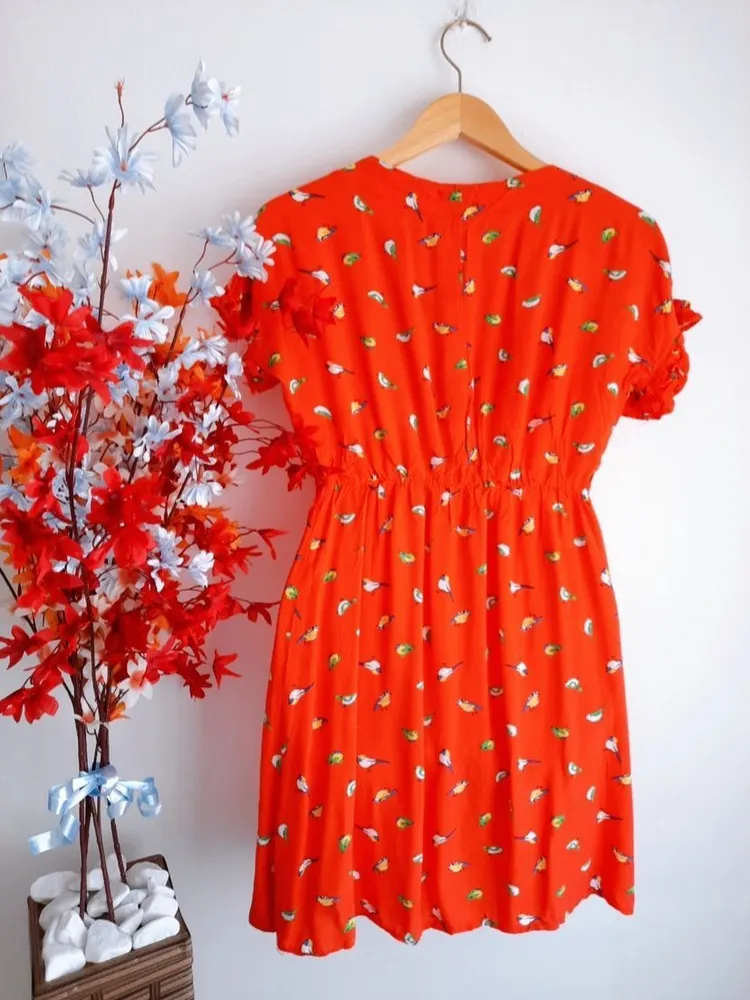 vestido estampado passarinhos laranja
