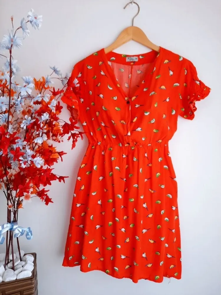 vestido estampado passarinhos laranja
