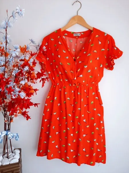 vestido estampado passarinhos laranja