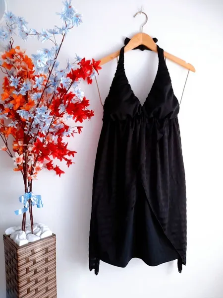 vestido preto frente única trabalhado m