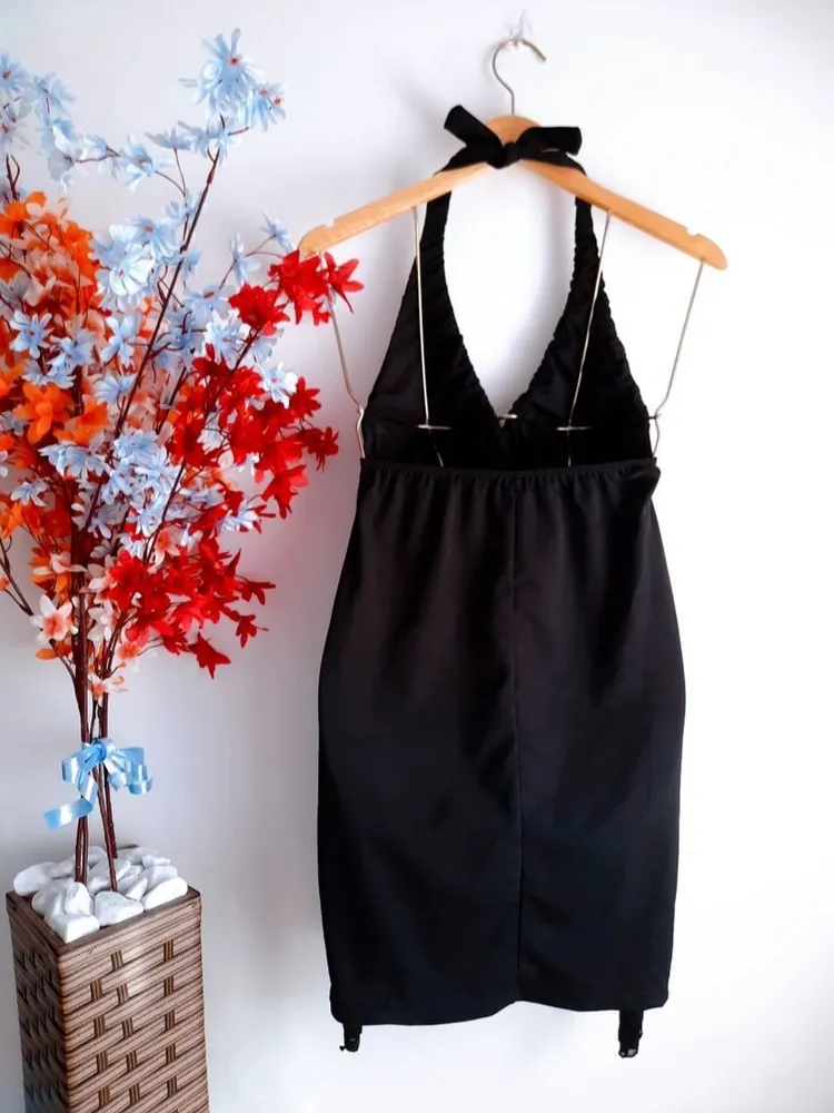 vestido preto frente única trabalhado m