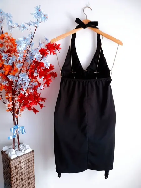 vestido preto frente única trabalhado m