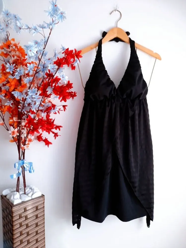 vestido preto frente única trabalhado m