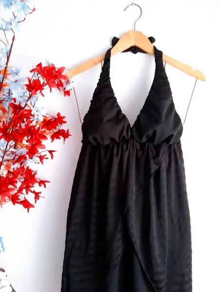 vestido preto frente única trabalhado m