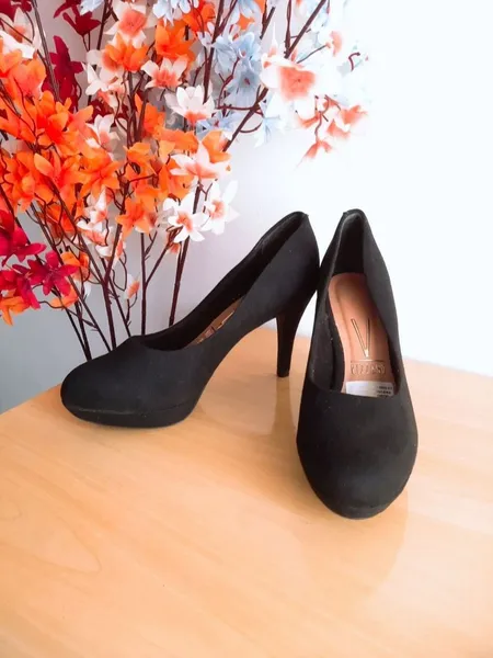 sapato preto camurça vizzano 35