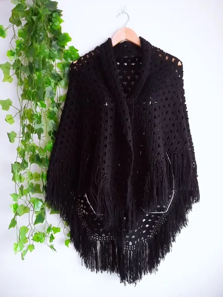xale de lã artesanal em tricô preto alongado
