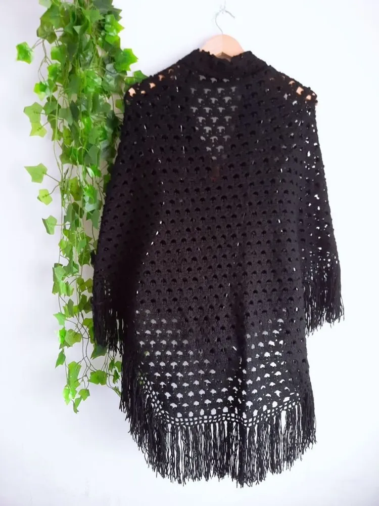 xale de lã artesanal em tricô preto alongado