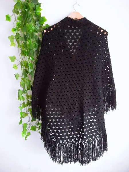 xale de lã artesanal em tricô preto alongado