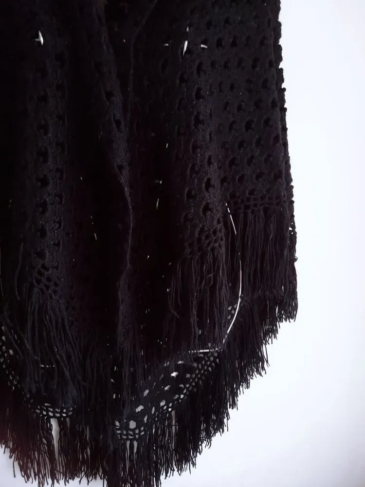 xale de lã artesanal em tricô preto alongado