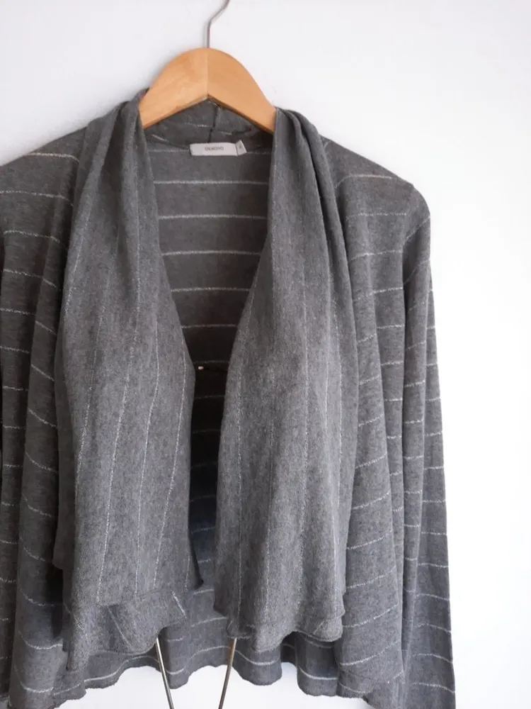cardigan listrado cinza