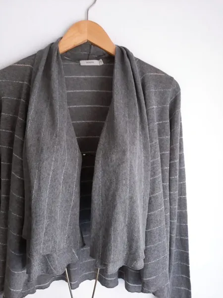 cardigan listrado cinza