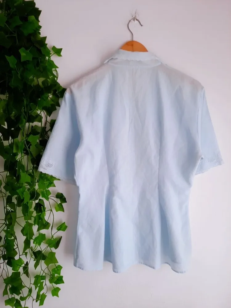 camisa bordada azul claro