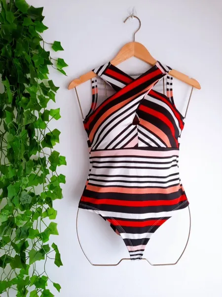 body transpassado listrado vermelho com vermelho
