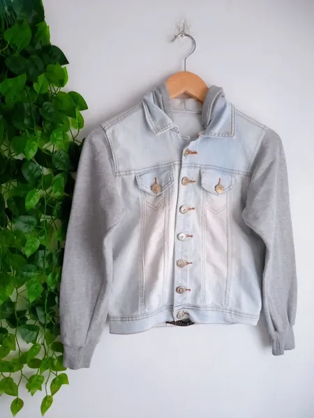jaqueta jeans com moletom e capuz 36