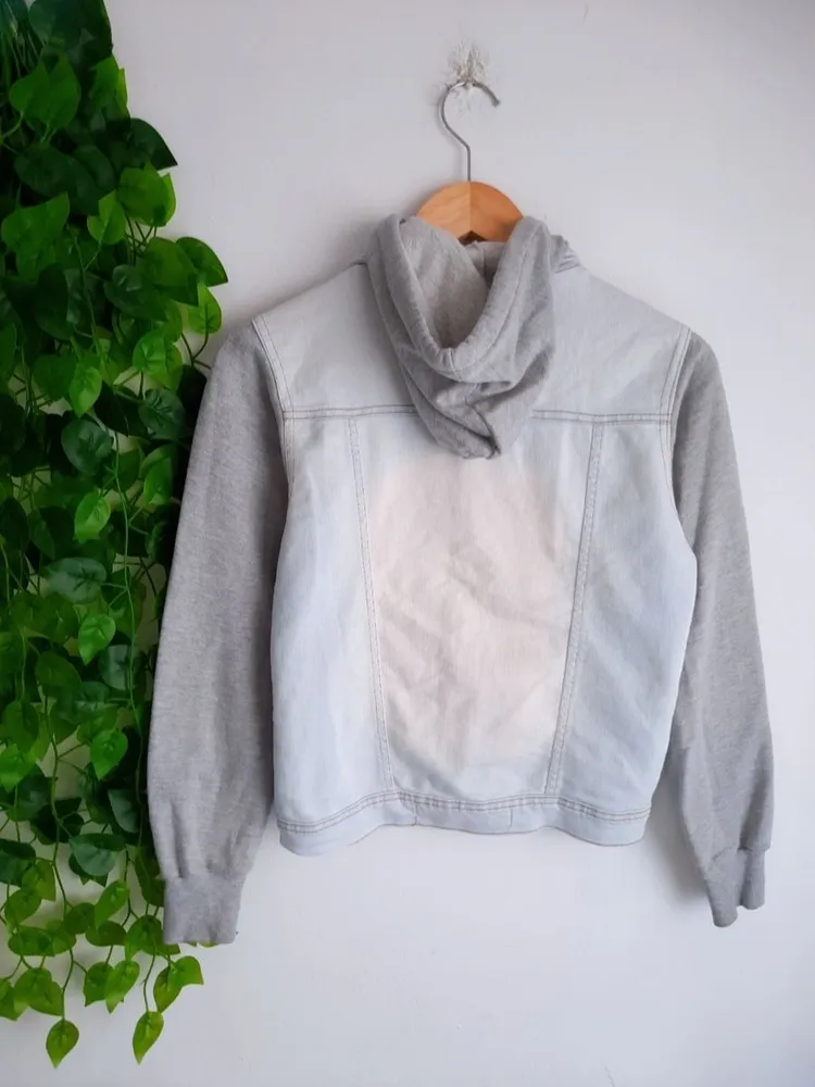 jaqueta jeans com moletom e capuz 36