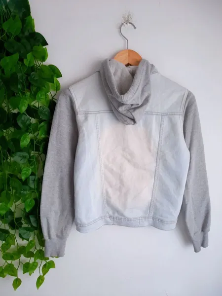 jaqueta jeans com moletom e capuz 36