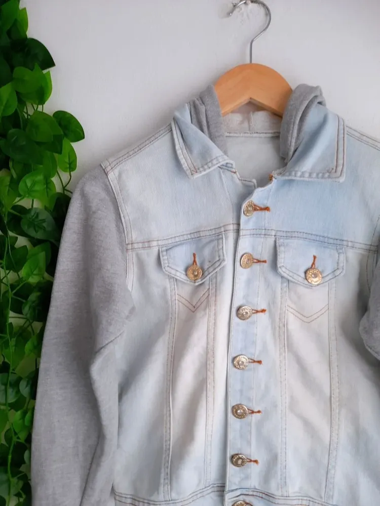 jaqueta jeans com moletom e capuz 36