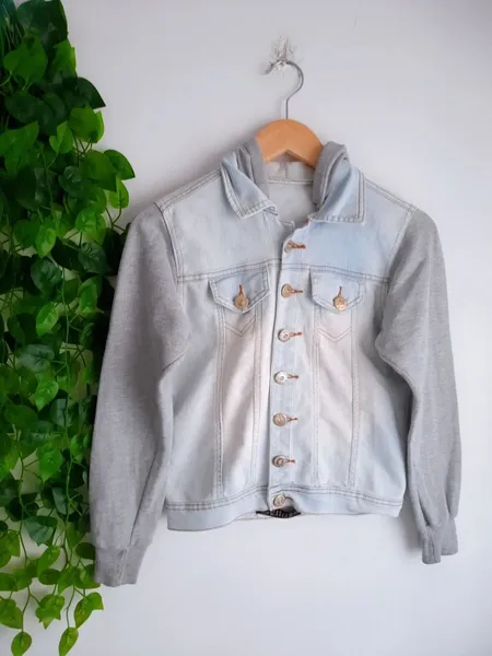 jaqueta jeans com moletom e capuz 36