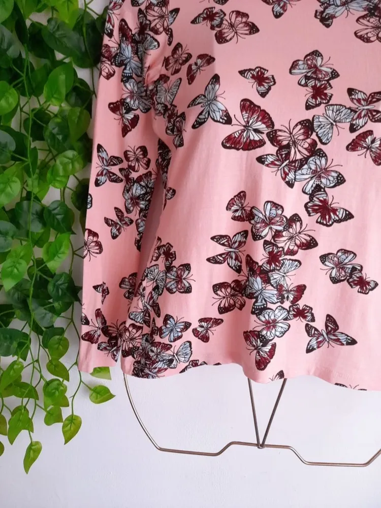 blusa rosa borboleta gola alta