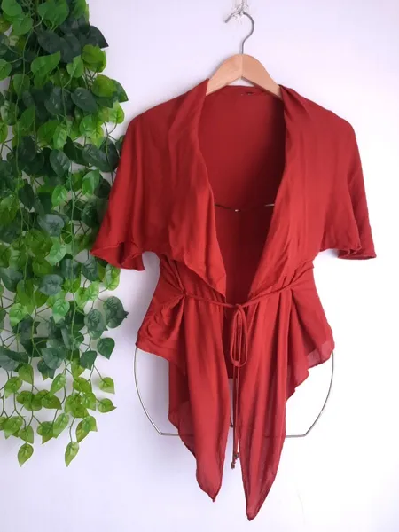 blusa sobreposição marrom terracota com amarração