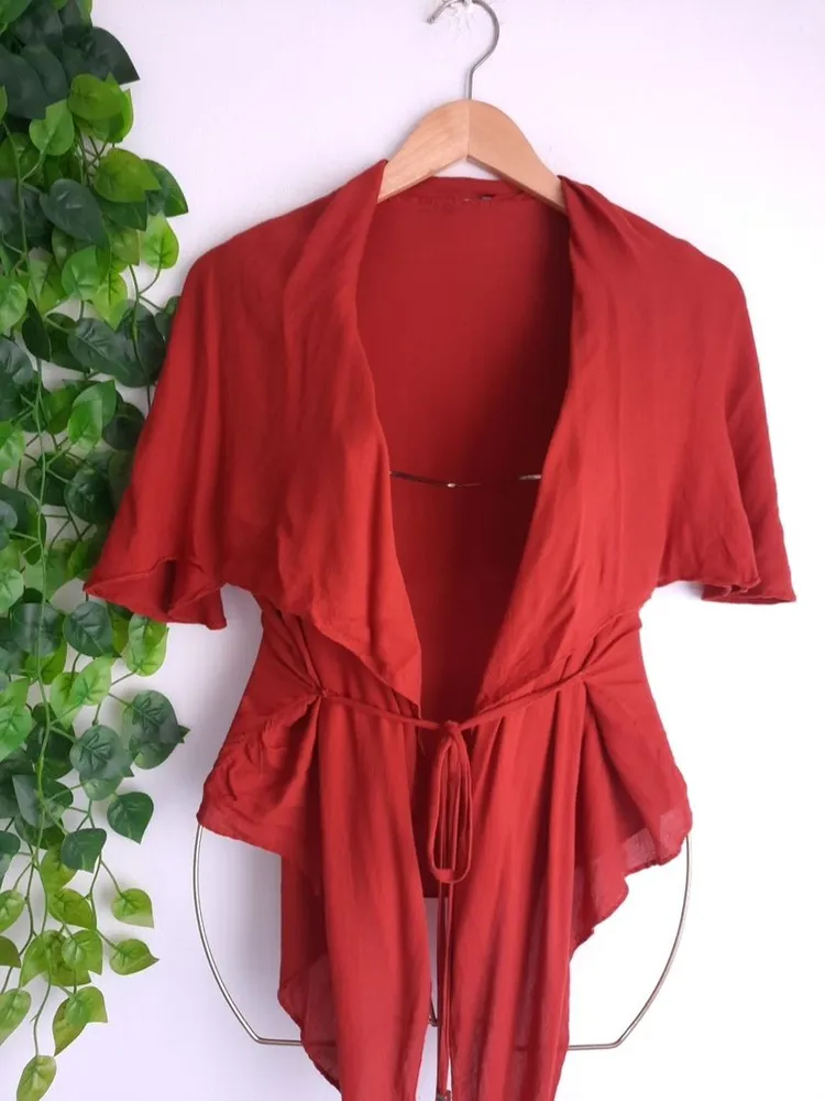 blusa sobreposição marrom terracota com amarração