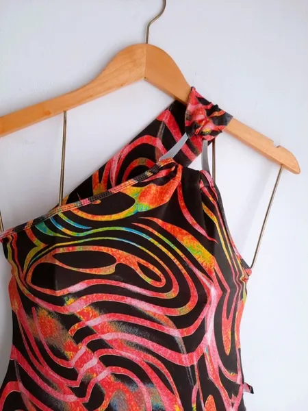 maiô estampado animal print rosa com preto com fivela
